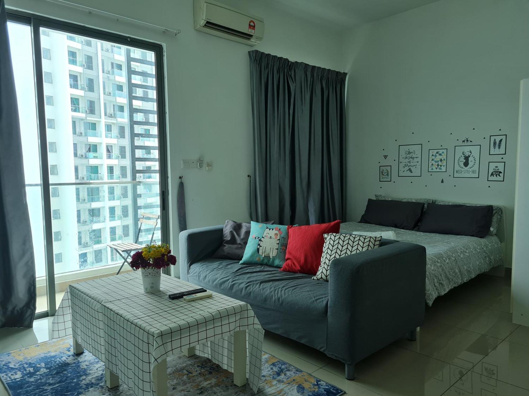 Апартаменты Hideaway At Cybersquare Сайберджая Экстерьер фото